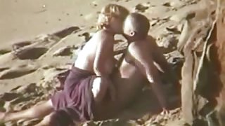 Candid beach camera filmed a horny vixen